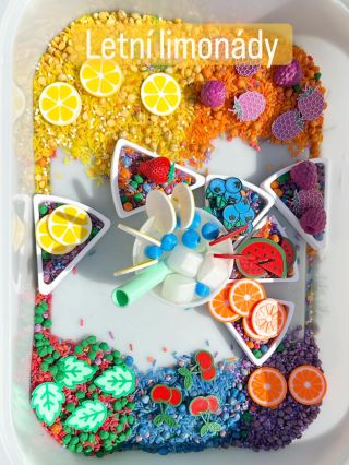 🍋💦 LETNÍ LIMONÁDY KE HŘE I OSVĚŽENÍ 💦🍓 Léto je tady a s ním i voňavé, barevné a bublinkové SMYSLOHRANÍ! 🧊 Děti si mohou...